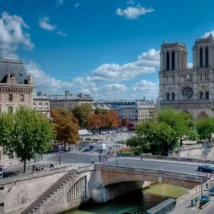 **** ホテル レ リブ ド ノートルダム フランス
