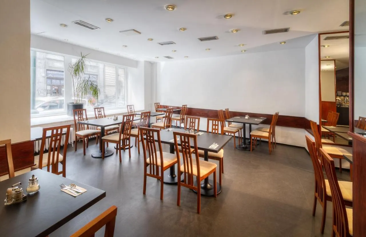 Hotel Harmony Praga 3*,